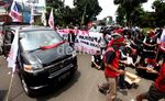 Buruh Tuntut Diangkat Karyawan Tetap
