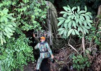 Beruntung penerjun tidak mengalami luka-luka dalam insiden tersebut.