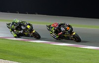 Dua pebalap tim Monster Yamaha Tech3, Andrea Dovizioso (depan) dan Cal Crutchlow, berduel sengit. Dovizioso musim lalu membela tim Repsol Honda.