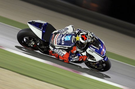 Lorenzo Menangi Duel Seru dengan Pedrosa & Stoner