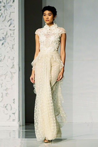 Sapto Djojokartiko Bride and Evening Collection 2012-2013 Bazaar Wedding Exhibition 2012 at The Ballroom Ritz-Carlton. Pacific Place. Jakarta. [Foto: Mohammad Abduh/Wolipop]