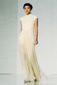 Sapto Djojokartiko Bride and Evening Collection 2012-2013 Bazaar Wedding Exhibition 2012 at The Ballroom Ritz-Carlton. Pacific Place. Jakarta. [Foto: Mohammad Abduh/Wolipop]