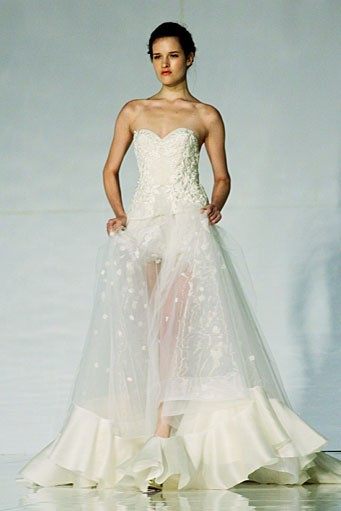 Sapto Djojokartiko Bride and Evening Collection 2012-2013 Bazaar Wedding Exhibition 2012 at The Ballroom Ritz-Carlton. Pacific Place. Jakarta. [Foto: Mohammad Abduh/Wolipop]