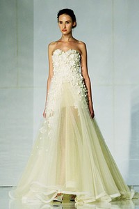 Sapto Djojokartiko Bride and Evening Collection 2012-2013 Bazaar Wedding Exhibition 2012 at The Ballroom Ritz-Carlton. Pacific Place. Jakarta. [Foto: Mohammad Abduh/Wolipop]