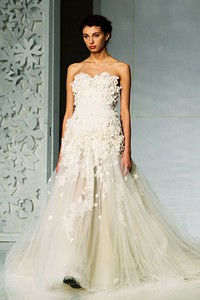 Sapto Djojokartiko Bride and Evening Collection 2012-2013 Bazaar Wedding Exhibition 2012 at The Ballroom Ritz-Carlton. Pacific Place. Jakarta. [Foto: Mohammad Abduh/Wolipop]