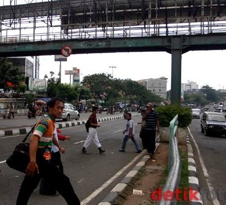 Insiden Kesetrum, Jangan Bikin Orang Takut & Malas Lewat Jembatan 