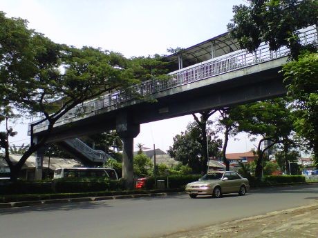 Ebon Tewas Tersetrum di JPO Kuningan, Polisi Usut Sumber Listrik