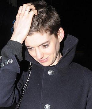 Rambut Pendek Anne Hathaway