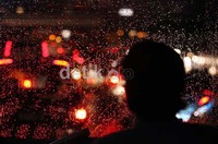 Intensitas jujan yang terus mengguyur wilayah DKI Jakarta dari sore hingga malam hari membuat para pengendara kendaraan lebih berhati-hati dijalan.