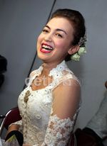 Rianti Cartwright Cantik Berkebaya