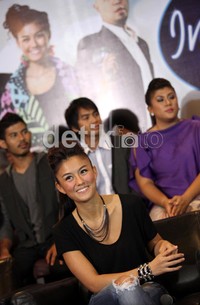 Agnes juga menjelaskan kepada para kontestan Idol 2012 bahwa perjalanan karirnya dalam bermusik hingga samapi menjadi seperti sekarang itu bukan lah jalan yang mudah dan pendek.