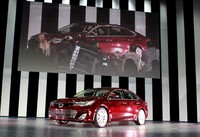 Toyota Avalon model tahun 2013 hadir juga. Reuters/Allison Joyce.