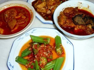 Ayam Pongteh: Masakan Mestizo Melayu-Tionghoa