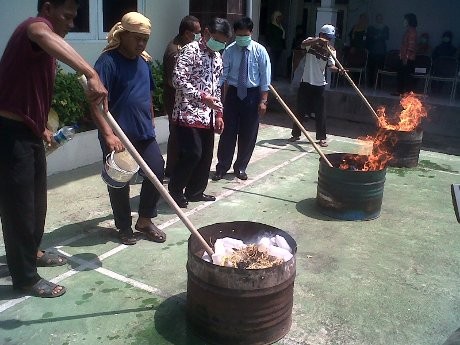 Puluhan Karung Mi Berformalin di Semarang Dimusnahkan