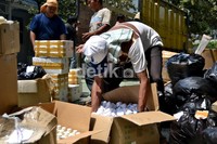 Ratusan botol dari berbagai merek juga ikut dimusnahkan karena tidak memiliki ijin edar dan mengandung merkuri.