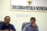 Ketua Ombudsman Republik Indonesia Danang Girindrawardana memberikan penjelasan terkait pengaduan maladministrasi BRTI.