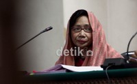 Nunun mendengarkjan kesaksian meringankan untuk dirinya. Ramses/detikcom.