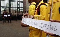 Aksi tersebut dijaga aparat kepolisian.