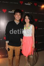 Ciee..Andien Gandeng Vidi Aldiano