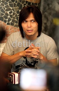 Dalam konser tersebut, mantan vokalis Dewa 19 itu akan menyanyikan lagu Hilang Naluri yang pernah dipopuler oleh grup band yang digawanginya.