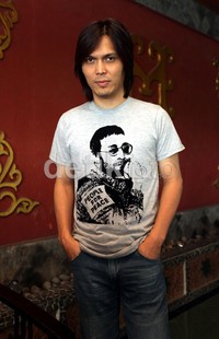 Meskipun kini sibuk bersolo karier, ia pun mengaku kangen untuk nge-band lagi.