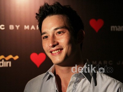 Mike Lewis Si Duda Keren