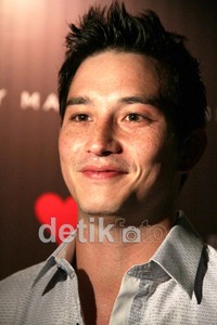 Mike lebih memilih bungkam jika ditanya soal persidangan perceraiannya nanti.