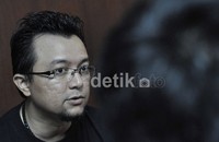 Album tersebut akan mereka bagi-bagikan gratis lewat website www.theflyindonesia.com.