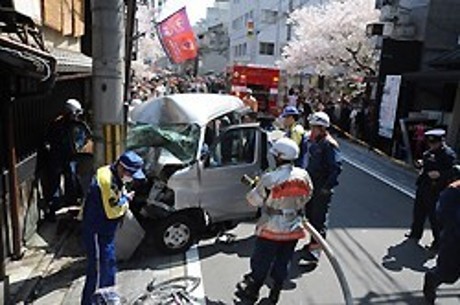 Minivan Tabrak Pejalan Kaki di Jepang, 4 Tewas & 10 Luka-luka