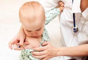 Agar Bayi Lebih Tahan Sakit Saat Disuntik, Berikan Kehangatan