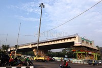embatan layang di jalan Ahmad Yani, Kota Bekasi ini, rencananya beroperasi pada tahun 2012.