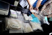 Barang bukti sabu sesaat sebelum dimusnahkan.