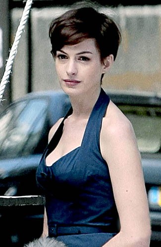 7 Selebriti Wanita yang Memiliki Rambut Super Pendek