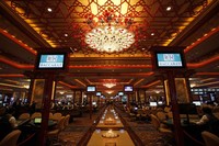 Suasana resort Sands Cotai Central di Macau, Hongkong. Melalui kerajaan bisnis judinya, kekayaan Adelson menembus US$ 24,6 miliar (Rp 221,4 triliun). Reuters/Tyrone Siu.