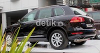 Sementara Touareg diklaim sebagai solusi bagi kalangan bisnis yang menginginkan mobil segala medan. Dengan Touareg, VW mengatakan kalau penghuninya bisa meeting di semua tempat baik di jalan kota yang macet hingga ke tengah-tengah perkebunan atau pertambangan.