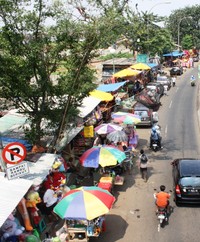 Seru Belanja Mainan Murah Bareng si Kecil di Pasar  Gembrong 