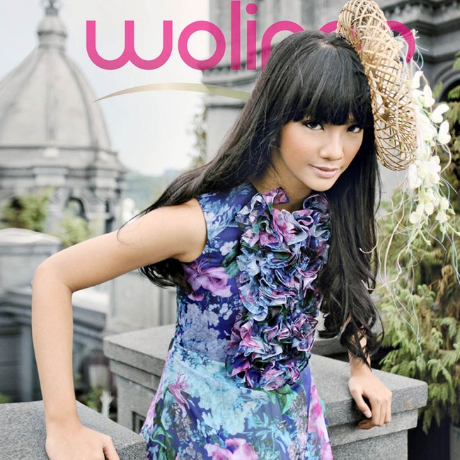 Dress: Malik Moestaram. Photography: Sondhiar. Fashion Stylist: Eya Ekasari & Kiki Oktaviani. Koordinasi: Ferdy Thaeras, Make-up: Yarry Rivani (0813221123455). Model: Sarah Azka. Location: GH Universal Hotel, Bandung.