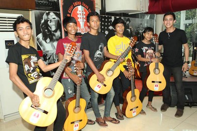 Penyerahan  1000 Gitar Untuk Anak Indonesia Persembahan LangitMusik