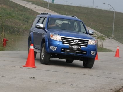 Ford Ajari Pengguna Mobil Cara Nyetir yang Tepat