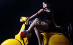 Lady Shinta dan Vespa Kuning