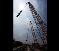 Jalan layang sangat berguna untuk menekan kemacetan di kawasan jalan Yos Sudarso, Tanjung Priok. Di jalan ini, terdapat pasar utama Tanjung Priok, juga kantor pemerintahan dan perkantoran swasta yang padat.