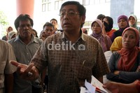 C. Suhadi, pengacara korban bentrokan memberikan keterangan sehubungan terjadinya bentrokan tersebut. Ramses/detikcom.