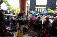 Warga Jatinegara berkumpul di depan kantor Komnas HAM, Jakarta. Ramses/detikcom.