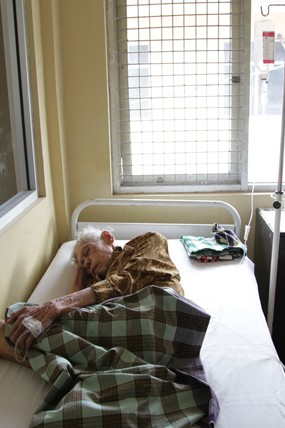 Kesehatan Menurun Drastis, Pelawak Senior Haji Bodong Dirawat di RS