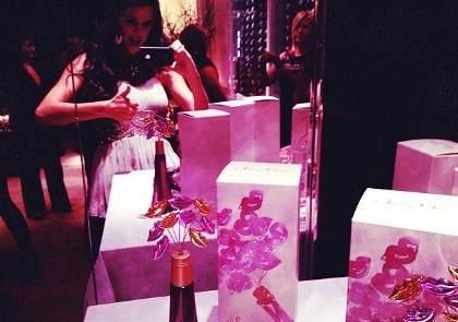 Rilis Parfum, Selena Gomez Terinspirasi Mary-Kate & Ashley Olsen