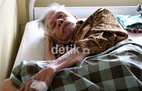 Haji Bodong sudah tiga tahun belakangan kerap bolak-balik rumah sakit lantaran mengalami sesak nafas dan berbagai penyakit lainnya.