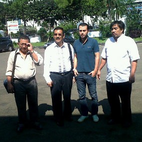 Cabut Laporan, Umuh Mengantar Marwan ke Polrestabes Bandung
