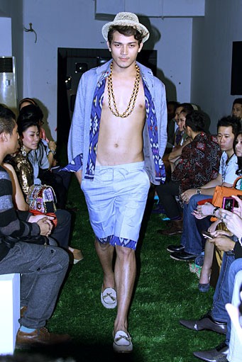 Didiet Maulana Tropical Painting. Ikat Indonesia Pour Homme. SCBD Lot. 14 Sudirman. Jakarta. [Fot: Mohammad Abduh/Wolipop]