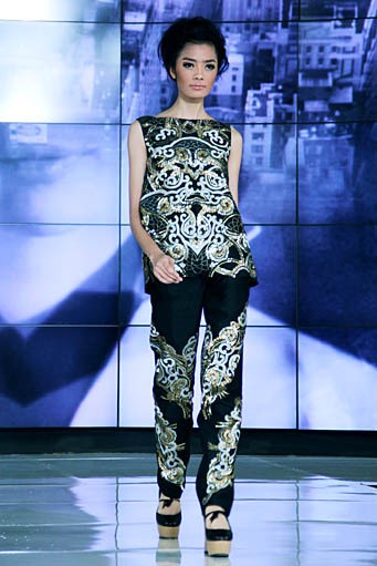 Ronald V. Gaghana Noir et Blanc. The Ultimate Style. Fashion Nation 2012 for Audi Fashion Sixth Nation at Senayan City. Jakarta. [Foto: Mohammad Abduh/Wolipop]