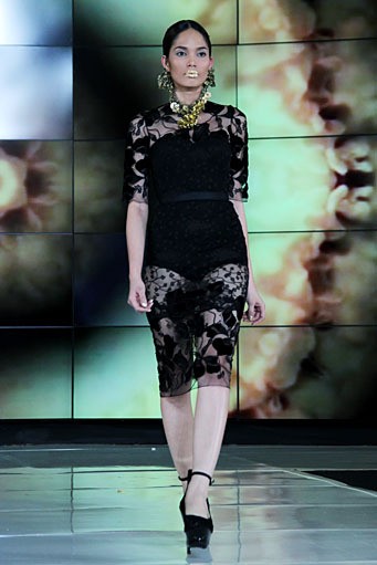 Sapto Djojokartiko Noir et Blanc The Ultimate Style. Fashion Nation 2012 for Audi Fashion Sixth Nation at Senayan City. Jakarta. [Foto: Mohammad Abduh/Wolipop]